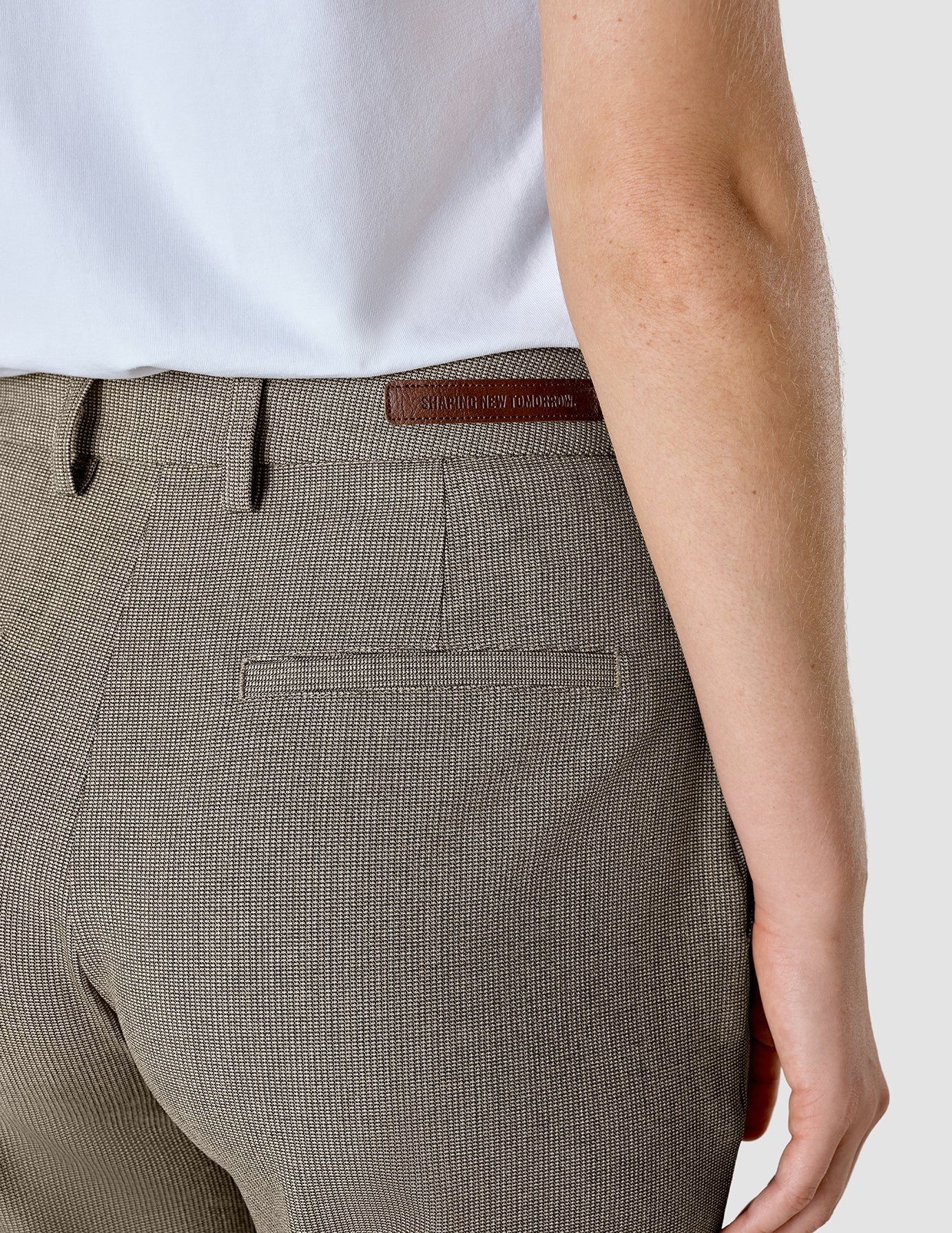 Essential Pants Straight Latte